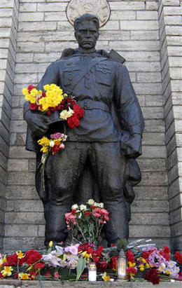 El monumento de la discordia El monumento de la discordia