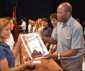Juan Carlos Robinson, durante una 'entrega de reconocimientos a jóvenes'. (YAHOO/AFP)