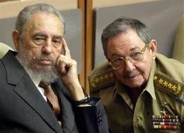 Fidel y Raúl Castro durante una sesión de la Asamblea Nacional Fidel y Raúl Castro durante una sesión de la Asamblea Nacional