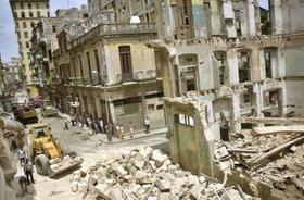 Edificio derrumbado en el barrio de Centro Habana. (AP) Edificio derrumbado en el barrio de Centro Habana