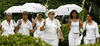 Las Damas de Blanco caminan por una calle de Miramar