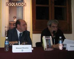 Manuel Pereira (izq.), junto al también escritor Eliseo Alberto Manuel Pereira (izq.), junto al también escritor Eliseo Alberto