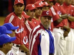 Castro junto a peloteros Castro junto a peloteros