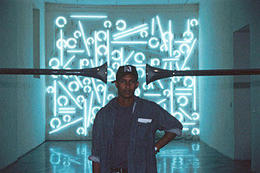 Never Mind (2000), instalación de Luis Gómez en la Bienal de La Habana de 2001.
Never Mind (2000), instalación de Luis Gómez en la Bienal de La Habana de 2001