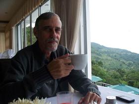El escritor cubano exiliado José M. Fernández Pequeño