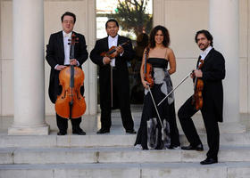 Los miembros el Cuarteto Assai, el chelista Joaquín Ruiz, los violinistas Reynaldo Maceo y Gladys Silot y el violista José A. Martínez