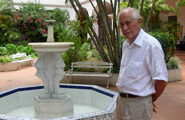 El profesor Carmelo Mesa Lago El profesor Carmelo Mesa Lago