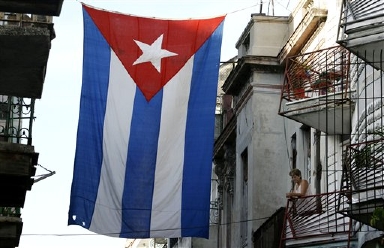 Bandera cubana en un balcón de La Habana Bandera cubana en un balcón de La Habana