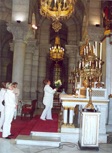 El grupo de apoyo a las Damas de Blanco de España presenta sus ruegos ante Nuestra Señora de la Almudena, patrona de Madrid