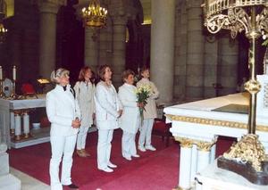 El grupo de apoyo a las Damas de Blanco de España presenta sus ruegos ante Nuestra Señora de la Almudena, patrona de Madrid El grupo de apoyo a las Damas de Blanco de España presenta sus ruegos ante Nuestra Señora de la Almudena, patrona de Madrid