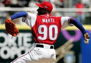 El pitcher Yadel Marti durante el juego con Venezuela