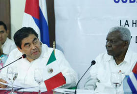 Miguel Barbosa, presidente del Senado de México, junto a Esteban Lazo, presidente de la Asamblea Nacional del Poder Popular de Cuba