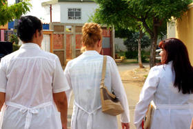 Médicos cubanos participan en el programa social Barrio Adentro en Venezuela
