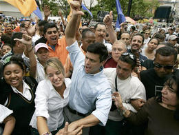 El líder opositor Leopoldo López en una protesta contra Chávez, el 6 de agosto en Caracas El líder opositor Leopoldo López en una protesta contra Chávez, el 6 de agosto en Caracas