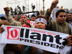 Un grupo de seguidores de Ollanta Humala