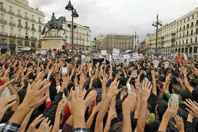 Manifestantes en la Puerta del Sol, Madrid