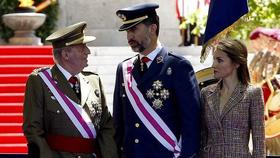 El rey Juan Carlos I de España y los príncipes de Asturias