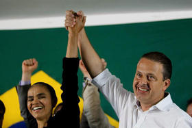 La ecologista Marina Silva y el líder del Partido Socialista de Brasil, Eduardo Campos, que murió el miércoles al estrellarse el avión en que viajaba. (Fotografía tomada de Infolatam.)