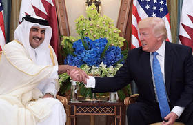El emir de Qatar, Tamim Bin Hamad Al-Thani, y Donald Trump, en un encuentro reciente