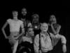 Martínez posa junto a Xiomara Laugart, Cucu Diamantes, otros músicos de la banda Yerba Buena y actores del grupo Intar