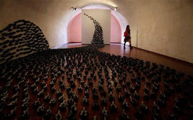 'Barquitos de Papel', instalación del hondureño Néstor Rodríguez