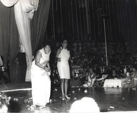 Guillot y Lola Flores en el Florida Park de Madrid, en 1970 Guillot y Lola Flores en el Florida Park de Madrid, en 1970