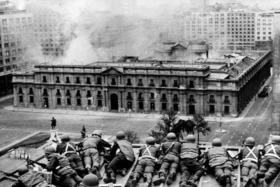 Militares golpistas atacan el Palacio de la Moneda, el 11 de septiembre de 1973 en Chile