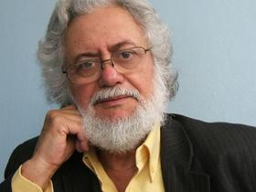 El escritor cubano Luis Toledo Sande
