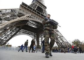 París vive en estos días bajo una fuerte presencia militar en las calles