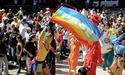 Cubanos danzan en la calles de La Habana durante la celebración de una marcha contra la homofobia, en esta foto de archivo