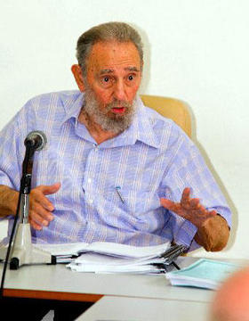Fidel Castro en el Centro de Investigaciones de la Economía Mundial