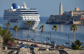 El buque Adonia entrando a la bahía de La Habana, en esta foto de archivo