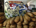 Cartel de los cinco espías en una panadería de La Habana. 24 de junio de 2009. (REUTERS) Cartel de los cinco espías en una panadería de La Habana. 24 de junio de 2009. (REUTERS)