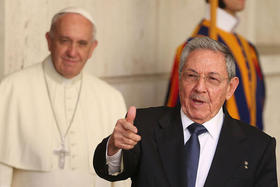 Raúl Castro y el papa Francisco, durante la visita del gobernante cubano al Vaticano