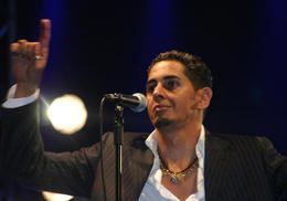 A pesar del ensalzamiento de la figura del dictador, el salsero Paulito FG reunió en Miami a un público cubano numeroso. (FLICKR)