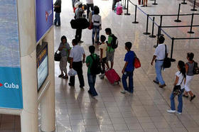Pasajeros en el aeropuerto de La Habana