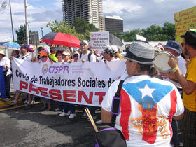 Aspectos de una manifestación contra el gobierno en Puerto Rico, en esta foto de archivo de octubre de 2009