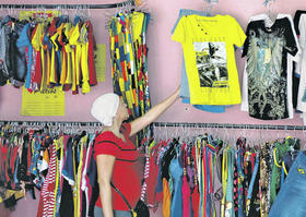 Establecimiento de venta de ropa en Cuba