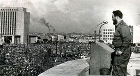 Fidel Castro proclama la 'Segunda Declaración de La Habana' en 1962, como respuesta a la exclusión de la OEA. Fidel Castro proclama la 'Segunda Declaración de La Habana' en 1962, como respuesta a la exclusión de la OEA.