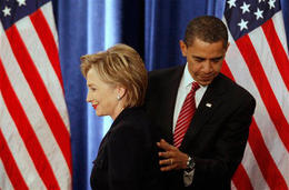 El presidente electo de EE UU, Barack Obama, presenta a la próxima secretaria de Estado, Hillary Clinton, el 1 de diciembre de 2008. (AP)
El presidente electo de EE UU, Barack Obama, presenta a la próxima secretaria de Estado, Hillary Clinton, el 1 de diciembre de 2008. (AP)