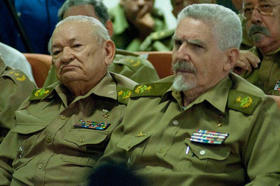 Los comandantes de la revolución Guillermo García Frías y Ramiro Valdés