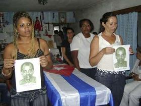 Disidentes en el velorio del opositor Orlando Zapata, muerto tras una huelga de hambre.