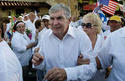 Luis Posada Carriles participa en un acto a favor de las Damas de Blanco en Miami, en esta foto de archivo