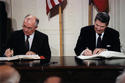 Mijail Gorbachov y Ronald Reagan Mijail Gorbachov y Ronald Reagan