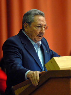 El presidente de Cuba, Raúl Castro, pronuncia un discurso durante la última sesión del año de la Asamblea Nacional de Cuba