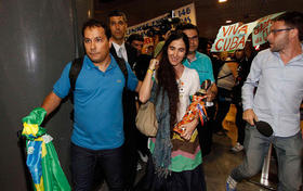 Yoani Sánchez durante su llegada a Brasil