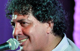 El cantautor cubano José Luis Barba
