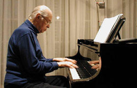 El músico y compositor cubano René Touzet, imagen de archivo