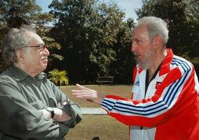 El escritor Gabriel García Márquez y Fidel Castro