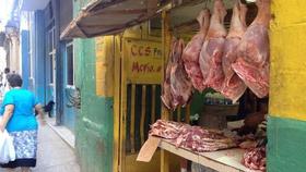Venta de carne de cerdo en Cuba